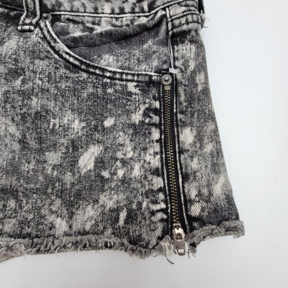 Volcom Jeans Womens Short Size 11 gray - Picture 4 of 9